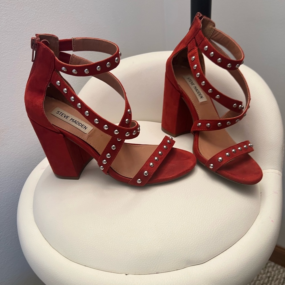 5.5 Steve Madden sandals